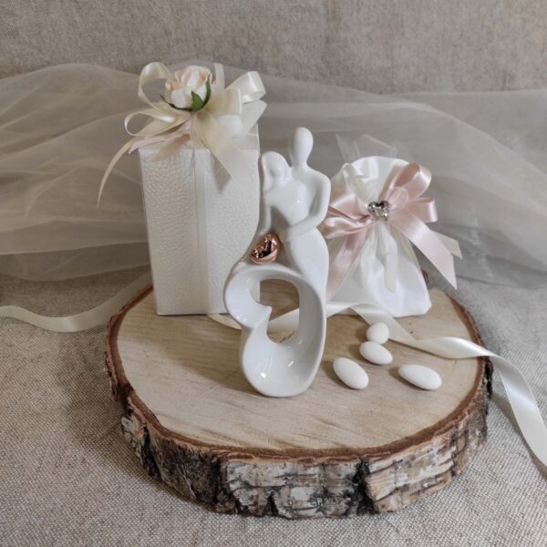 coppia innamorati con cuore_rit